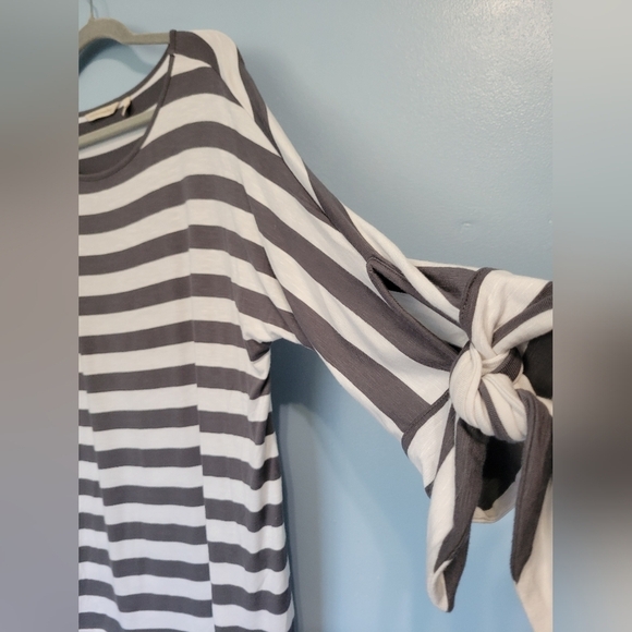 Soft Surroundings Women's Adrift Striped Tie Sleeve Top  Size Large Grey/White - Picture 3 of 7